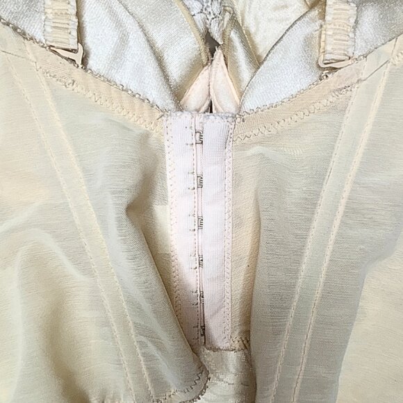 Ivory Lace Bustier Corset • 34D • NWT • Va Bien Lingerie - Picture 6 of 8